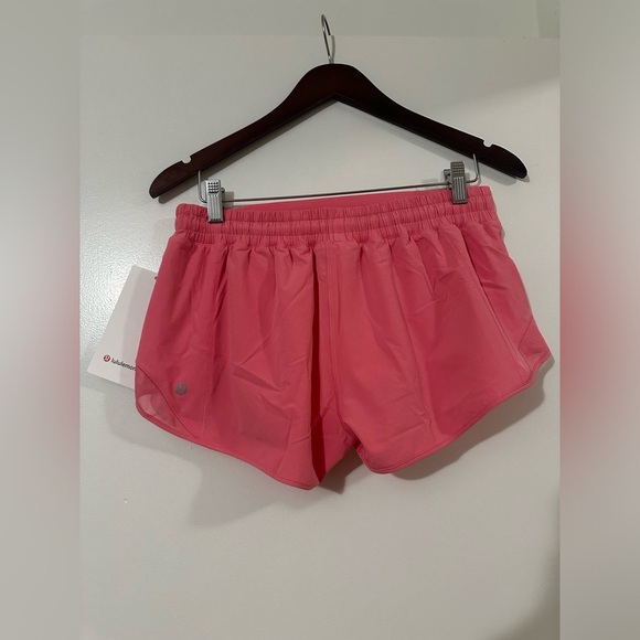 NWT Lululemon Hotty Hot Low-Rise Lined Short 2.5" Sakura Pink - Picture 4 of 5